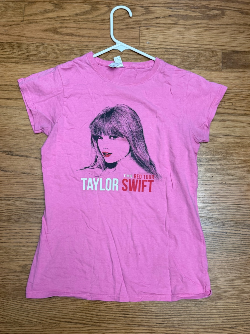 Taylor Swift The Red Tour 2013 Pink Gildan Softstyle T-Shirt Women’s Medium